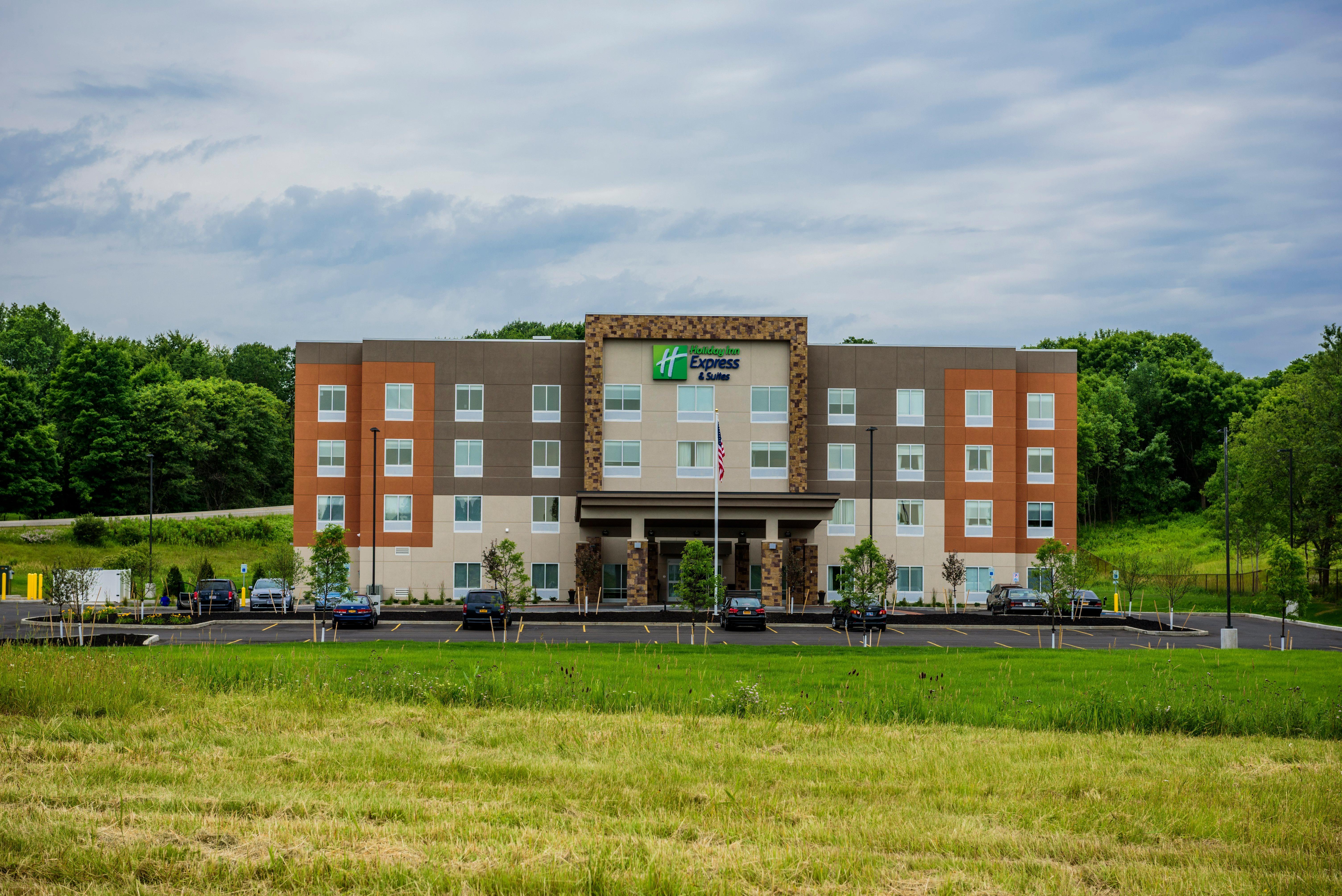 Holiday Inn Express & Suites Jamestown By Ihg Exterior photo