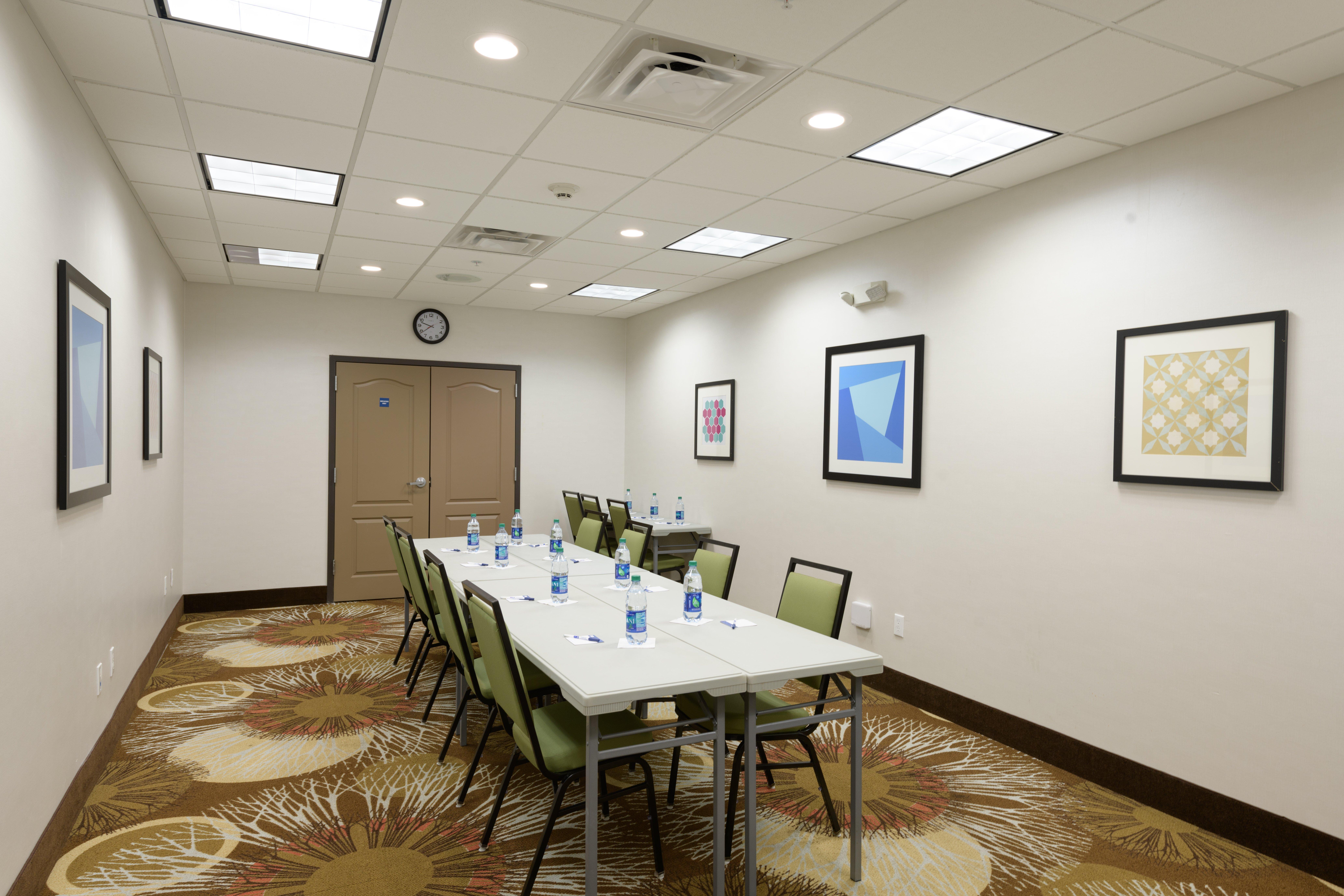 Holiday Inn Express & Suites Jamestown By Ihg Exterior photo