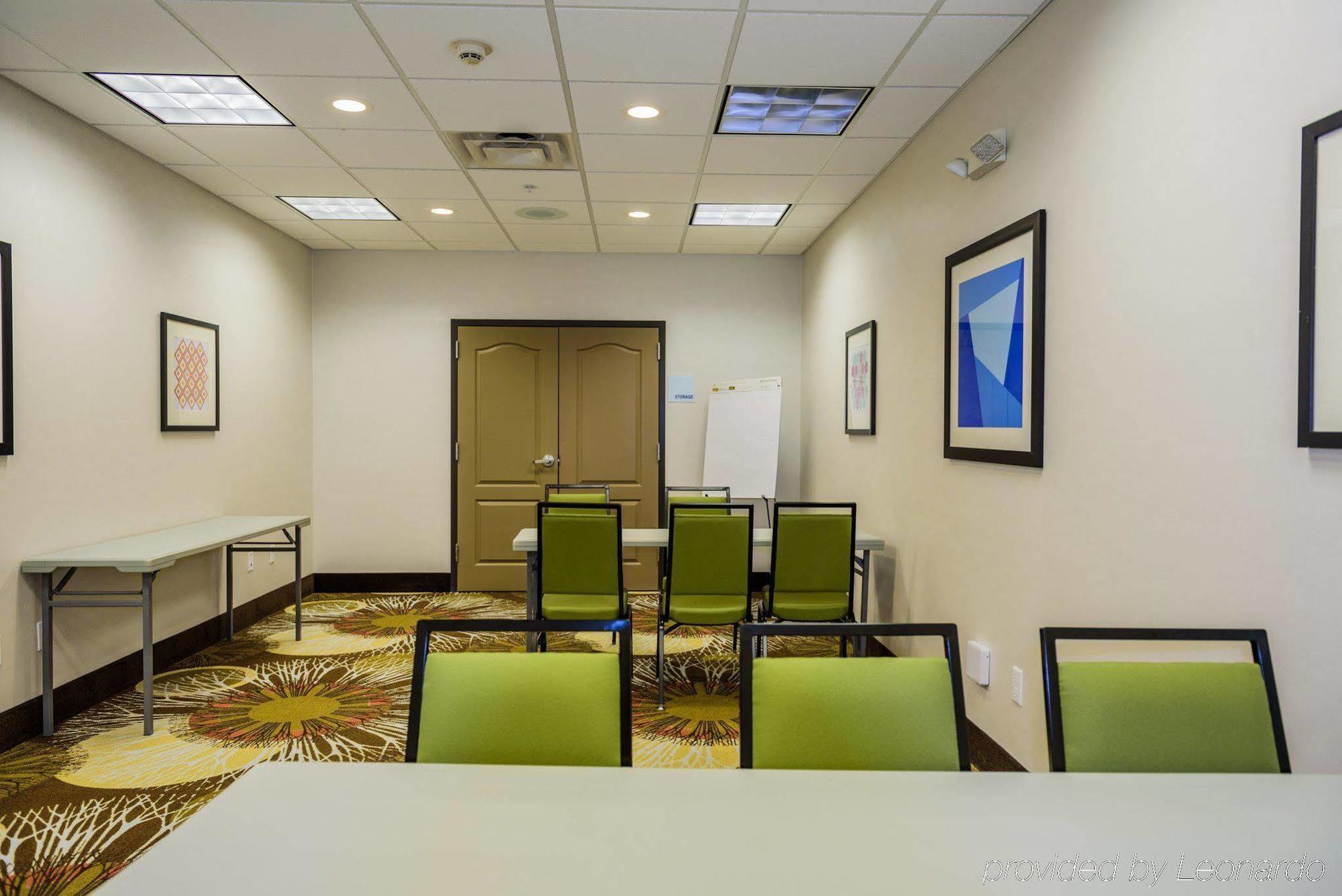 Holiday Inn Express & Suites Jamestown By Ihg Exterior photo