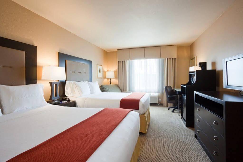 Holiday Inn Express & Suites Jamestown By Ihg Exterior photo