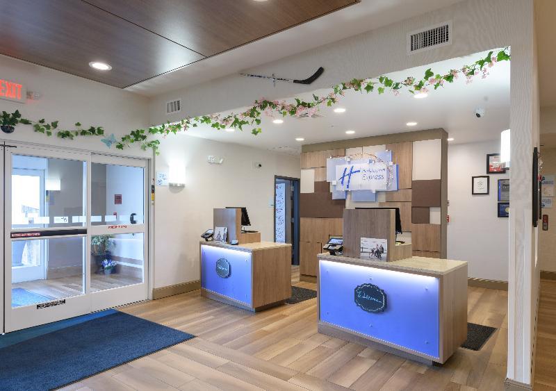 Holiday Inn Express & Suites Jamestown By Ihg Exterior photo